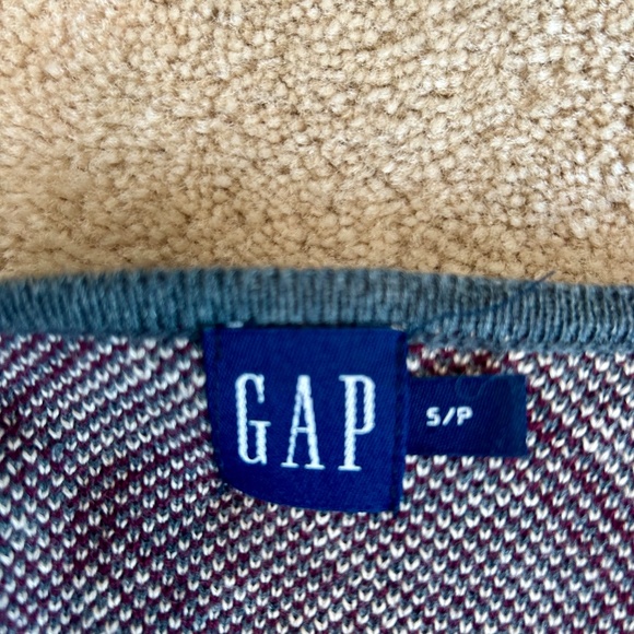 Gap Grey, Cream and Red Plaid Vest in Size Small - Picture 5 of 6